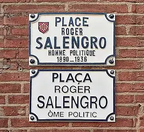 Plaques de rue en français et en occitan.