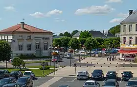 Principale ville de la plaine de l'Aunis, Surgères est étroitement associée à La Rochelle et Rochefort.