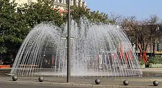 La fontaine.