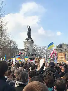 De nombreuses manifestations sont organisées en France notamment à Paris, place de la République en soutien au peuple ukrainien.