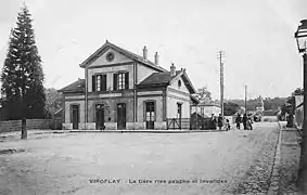 Place de la gare au début du XXe siècle (chemin de fer de l'Ouest).