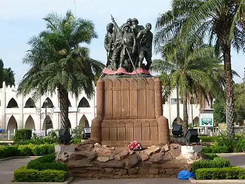 Monument jumeau de Bamako (1924), toujours en place.