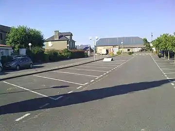 Parking, place de la Mairie.