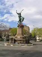 Le génie de la République offrant la Paix et la Concorde au monde civilisé« La République à Vichy », sur À nos grands hommes,« La République à Vichy », sur e-monumen