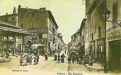 La halle Saint-Jean remontée place des Carmes.