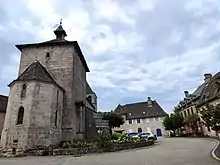 Place du village d'Auriac en Corrèze.