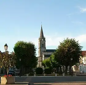 La Place Mado Robin et l'église