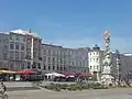 Partie de la place principale avec colonne de la Trinité.