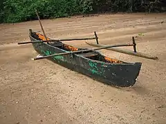 Pirogue sur la plage de Sohoa.