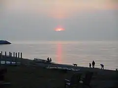 Une plage de Matane au coucher du soleil.