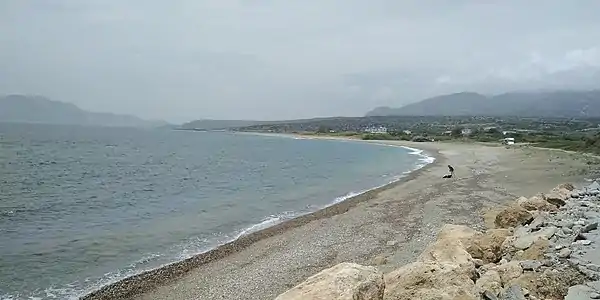 Plage de Paralia Demonia au bord du site de Kato Korogona.