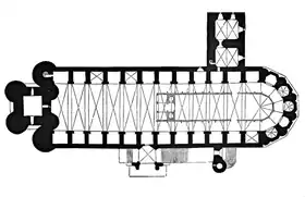 plan en noir et blanc montrant l'absence de bas côté typique de l'architecture gothique méridionale. Les contreforts délimitent des chapelles tout autour de l'abside et de la nef.