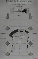 Plan en noir et blanc montrant le chœur et la croisée du transept d’une cathédrale.