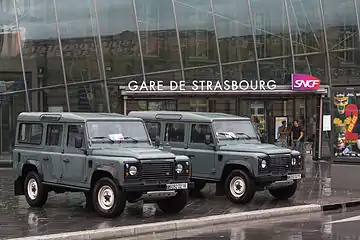 Véhicules militaires spécialement acquis dans le cadre de Vigipirate devant la gare de Strasbourg, août 2013.