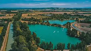 Base de loisirs de Buzerens, implantée sur une ancienne gravière.