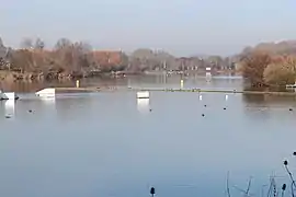 Plan d'eau du Canada en hiver.