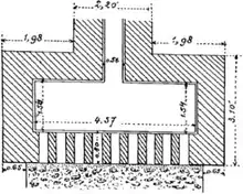 Plan coté d'un réservoir, coupé à hauteur des départs de conduites forcées (neuf en l'occurrence).