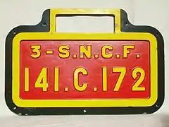 La région Ouest de la SNCF équipa une partie de ses locomotives ex-État de plaques unifiées.