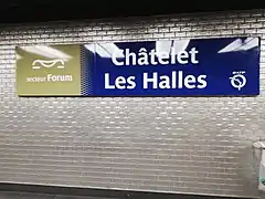 Plaque signalétique indiquant le nom de la gare, en 2018.