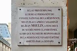 Plaque au 182 rue de Rivoli, où le Conseil national de la Résistance se réunit au printemps 1944.