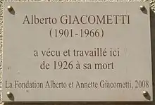 Plaque commémorative au no 46, rue Hippolyte-Maindron (Paris).