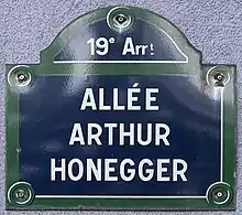 Voir la plaque.