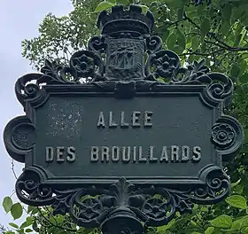 Voir la plaque.