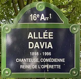 Voir la plaque.