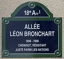 Voir la plaque.