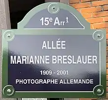 Voir la plaque.