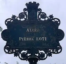 Voir la plaque.