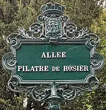 Voir la plaque.