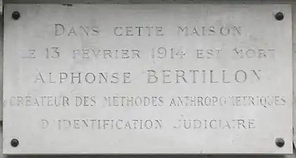 Plaque au no 5.