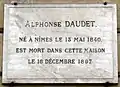 Rue de l'Université : Alphonse Daudet mourut au no 41 le 16 décembre 1897.