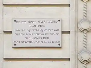 Plaque au no 7.