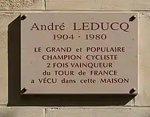 Plaque au no 19.