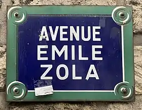 Voir la plaque.