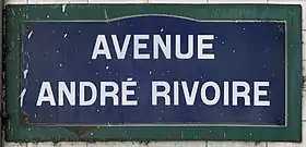 Voir la plaque.