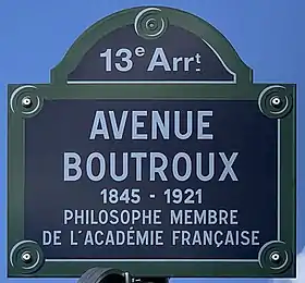 Voir la plaque.