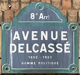 Voir la plaque.