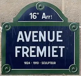 Voir la plaque.