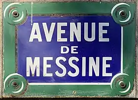 Voir la plaque.