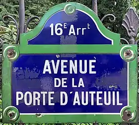 Voir la plaque.