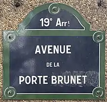 Voir la plaque.