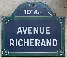 Voir la plaque.