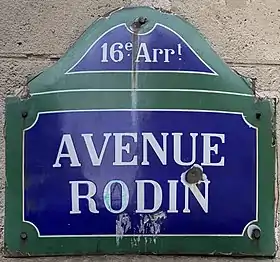 Voir la plaque.