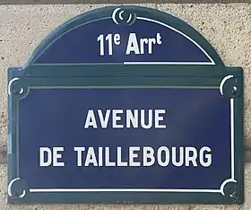 Voir la plaque.