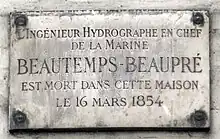 Plaque au no 54 en hommage à l'hydrographe Charles-François Beautemps-Beaupré.