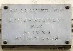 Plaque au no 81 de la même voie.