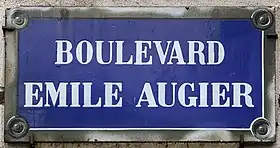 Voir la plaque.